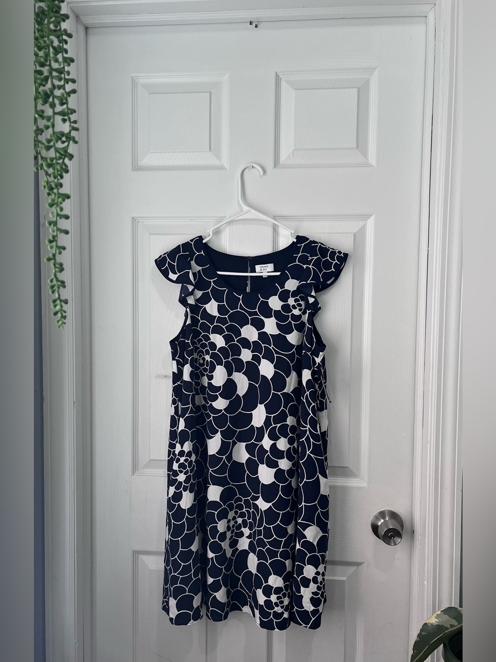 crown & ivy Navy and White Floral Ruffle-Sleeve Dress